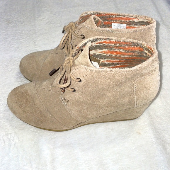 Toms Heeled Bootie Boots - Picture 3 of 9